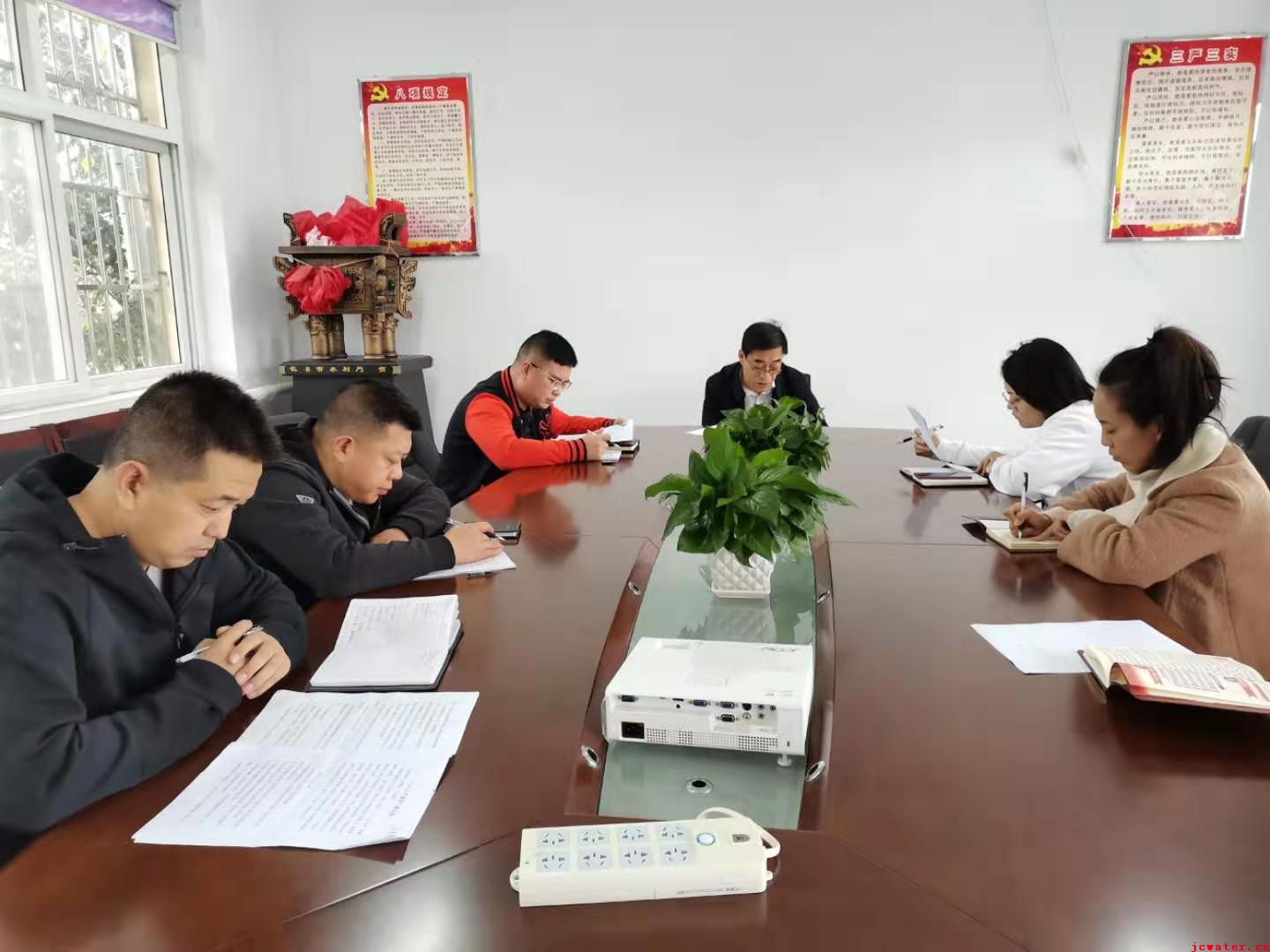 市水務(wù)公司召開(kāi)“不忘初心、牢記使命”主題教育活動(dòng)專題研討會(huì)